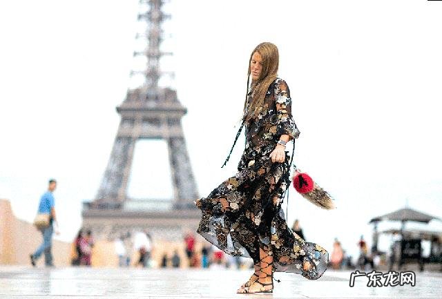 秋天有哪些时尚好看的长袖连衣裙？要怎么搭配呢？