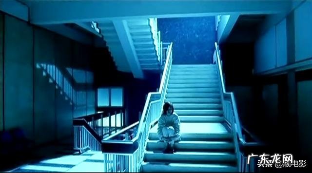 你小时候看过最恐怖的电影叫什么名字?就是看了以后钻被窝里蒙住头出了一身汗?