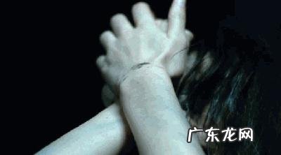 你小时候看过最恐怖的电影叫什么名字?就是看了以后钻被窝里蒙住头出了一身汗?