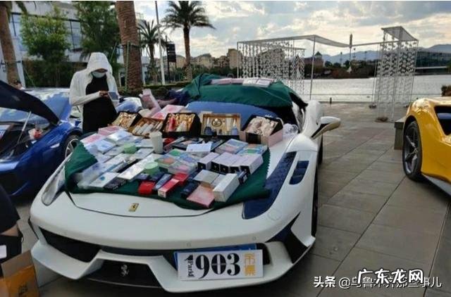 昆明一主题公园提供摆地摊摊位,要求豪车才能参加,怎么回事?