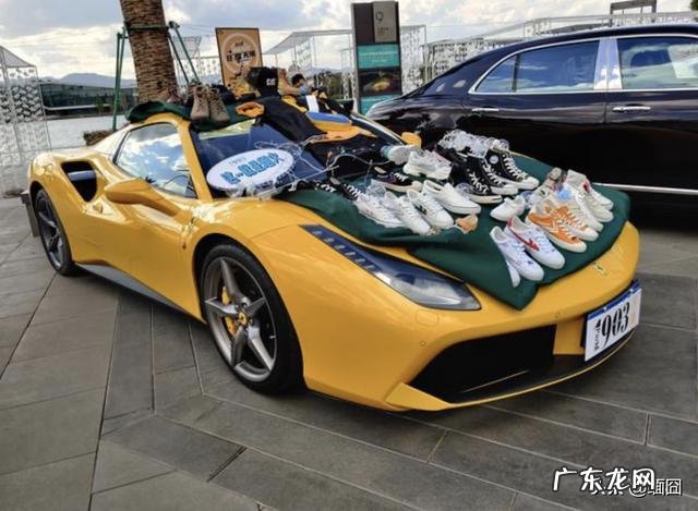 昆明一主题公园提供摆地摊摊位,要求豪车才能参加,怎么回事?