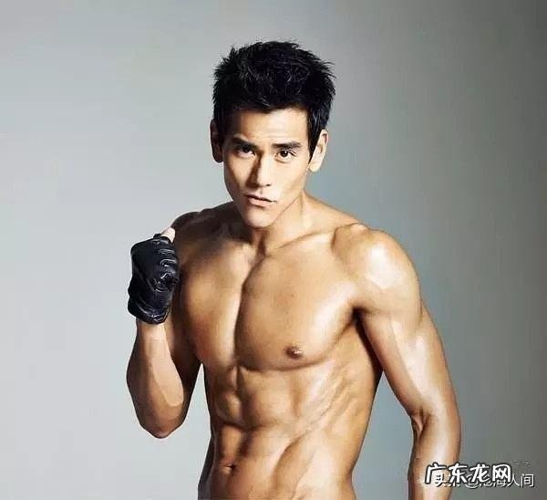 我朋友今年32岁,去年开始锻炼,请问坚持下去多久能练成彭于晏那样的身材?