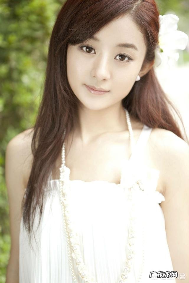 赵丽颖穿十万长裙压轴出场,到底颖宝适合哪种风格的搭配?