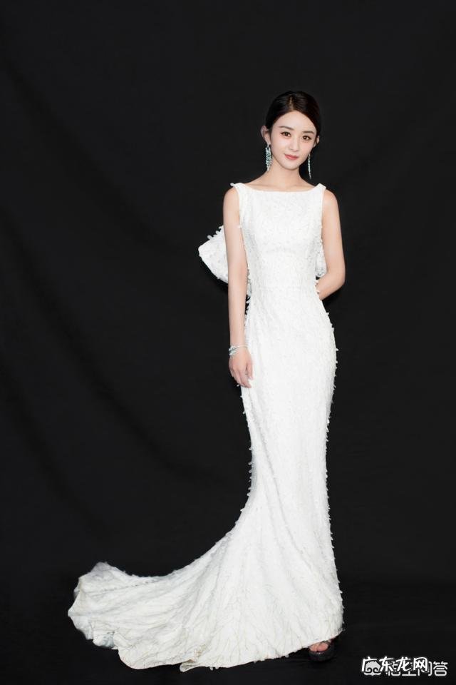 赵丽颖穿十万长裙压轴出场，到底颖宝适合哪种风格的搭配？