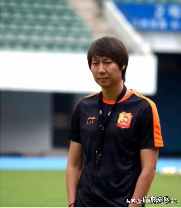 中超第二十轮武汉卓尔主场和上港打平,李铁都做了什么?