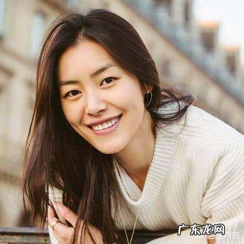 单眼皮有点肿眼泡,如何画眼影呢?