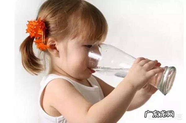 宝宝经常打饱嗝,这是怎么回事?