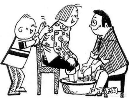 母亲节即将来临,你如何看待“母亲节”只在朋友圈里过的现象?