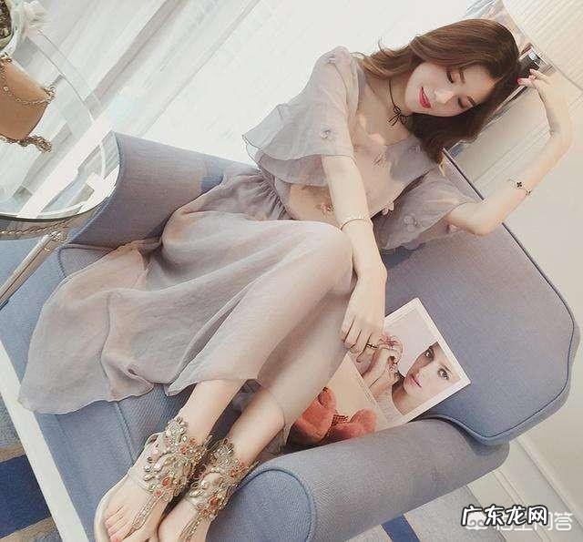 夏天怎么挑连衣裙可以让自己在人群中更出彩？
