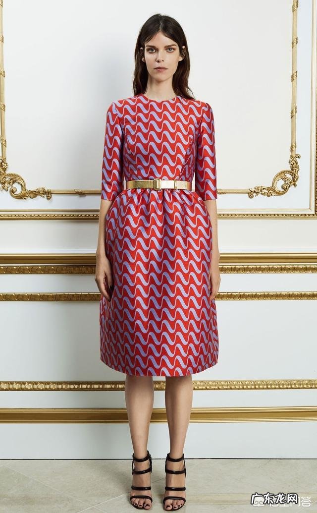 夏天怎么挑连衣裙可以让自己在人群中更出彩？