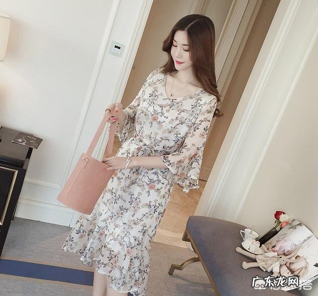 夏天怎么挑连衣裙可以让自己在人群中更出彩？