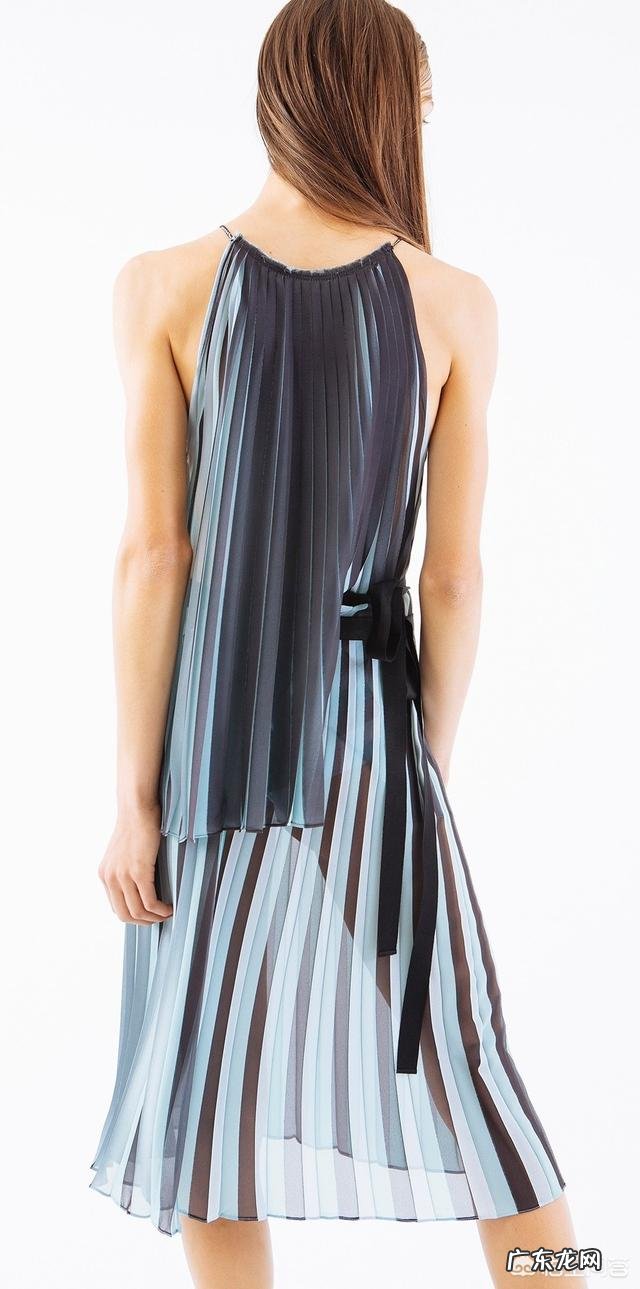 夏天怎么挑连衣裙可以让自己在人群中更出彩？