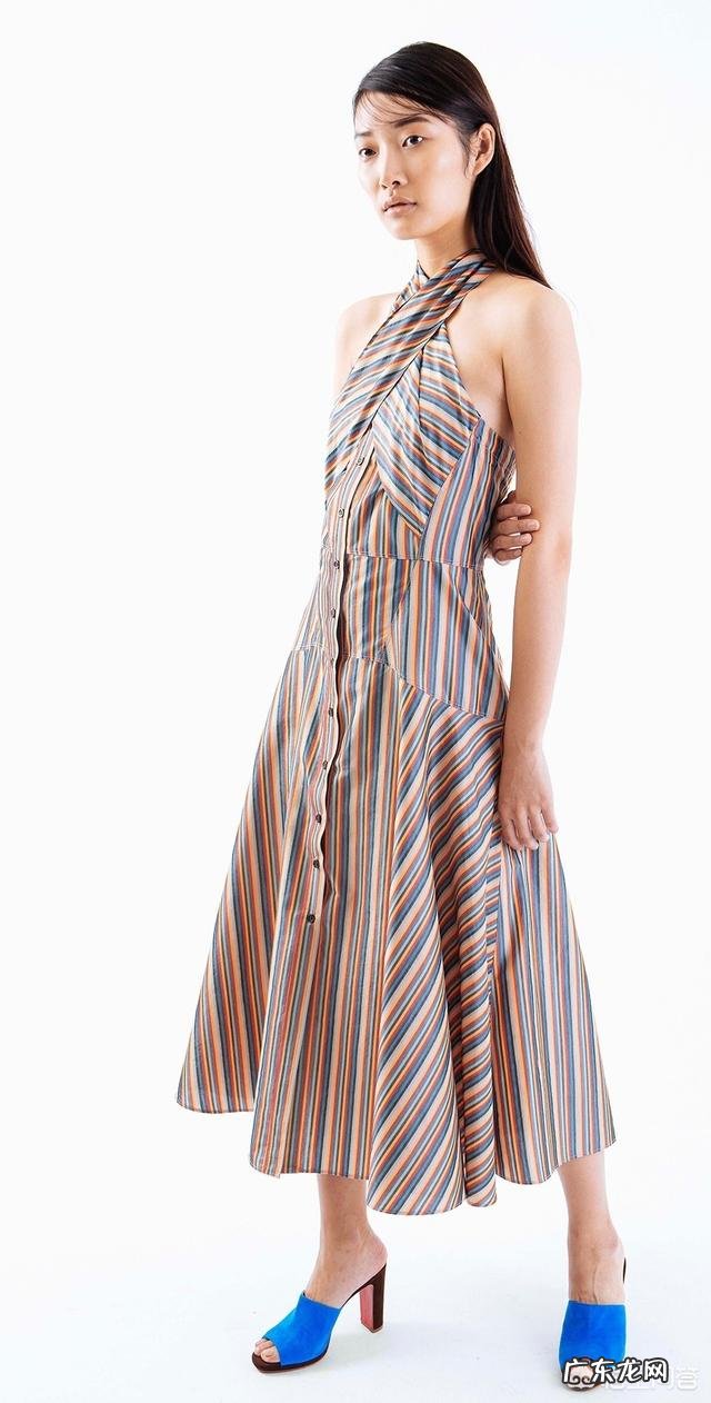 夏天怎么挑连衣裙可以让自己在人群中更出彩？