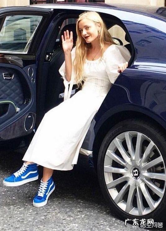 夏天怎么挑连衣裙可以让自己在人群中更出彩？