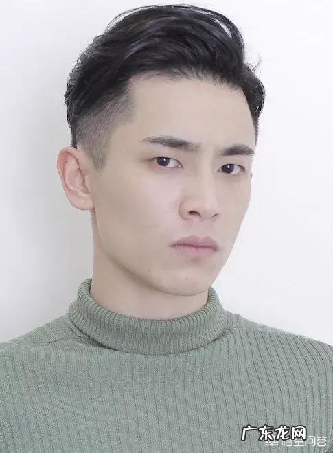 男生方脸适合什么发型？