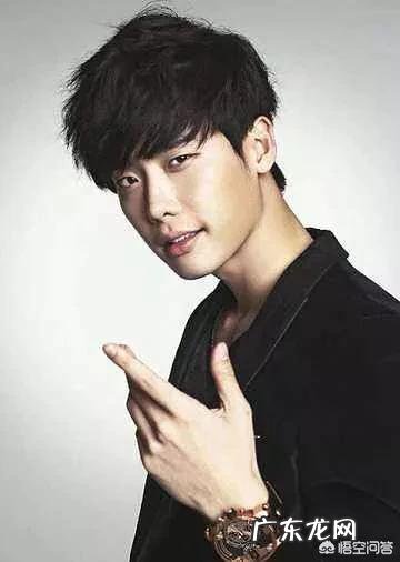 男生方脸适合什么发型？