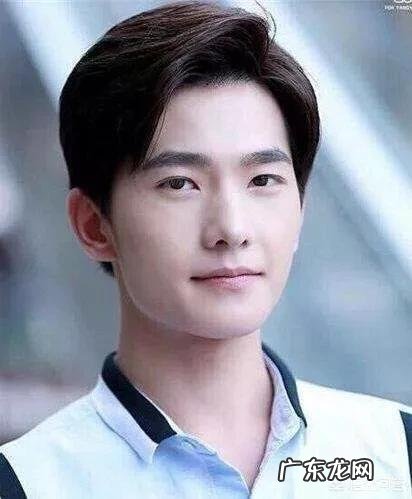 男生方脸适合什么发型？