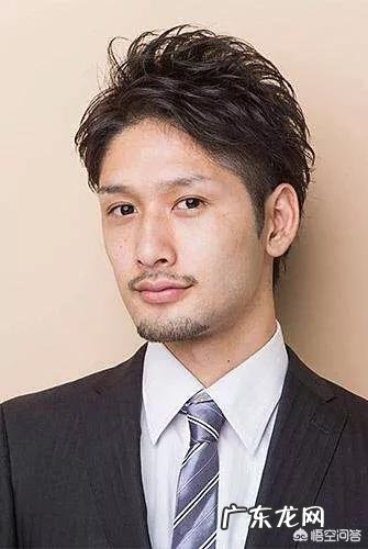 男生方脸适合什么发型？