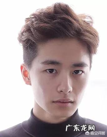 男生方脸适合什么发型？