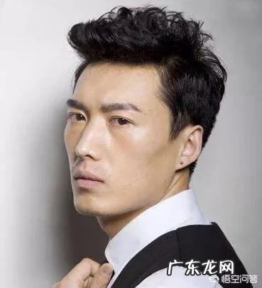 男生方脸适合什么发型？