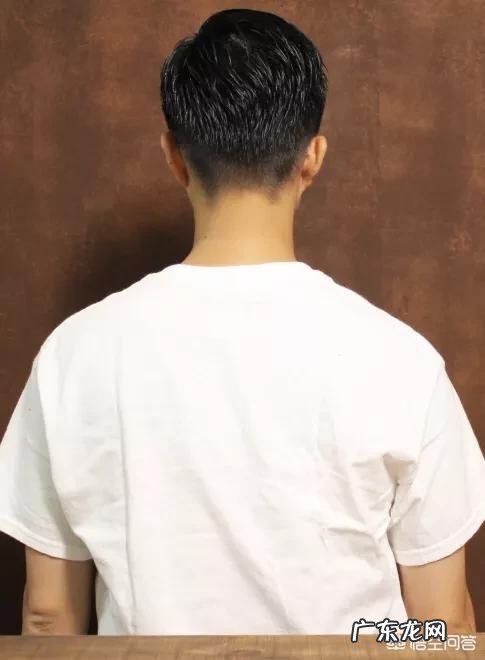 男生方脸适合什么发型？