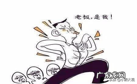 公司聚餐的酒桌上,你上司的上司当着所有人的面多次夸你,此时你怎么想,怎么回复?