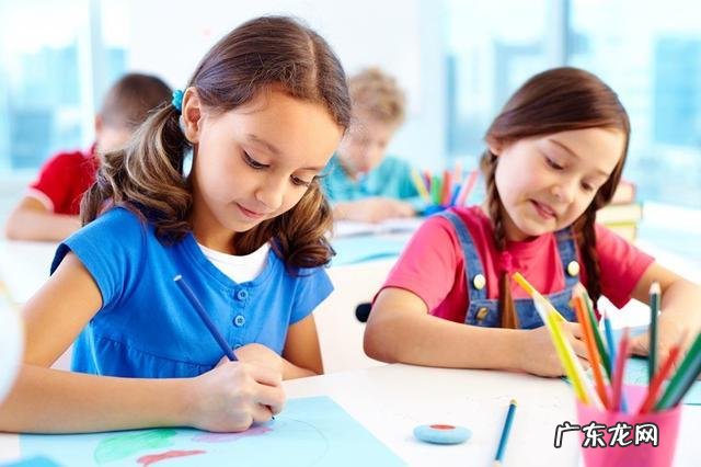 如果你是一位老师,你的学生在厕所生下了一个孩子你会怎么办?