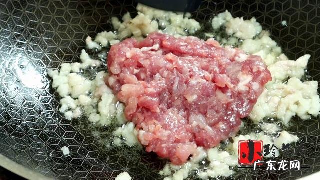 糯米饭团这样做软糯入味口感鲜香营养丰富吃一次就念念不忘 糯米饭团的做法大全