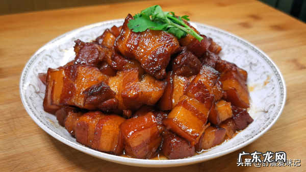 红烧肉怎么做才好吃正宗家常做法肥而不腻颜色红润有食欲 红烧肉的家常做法步骤