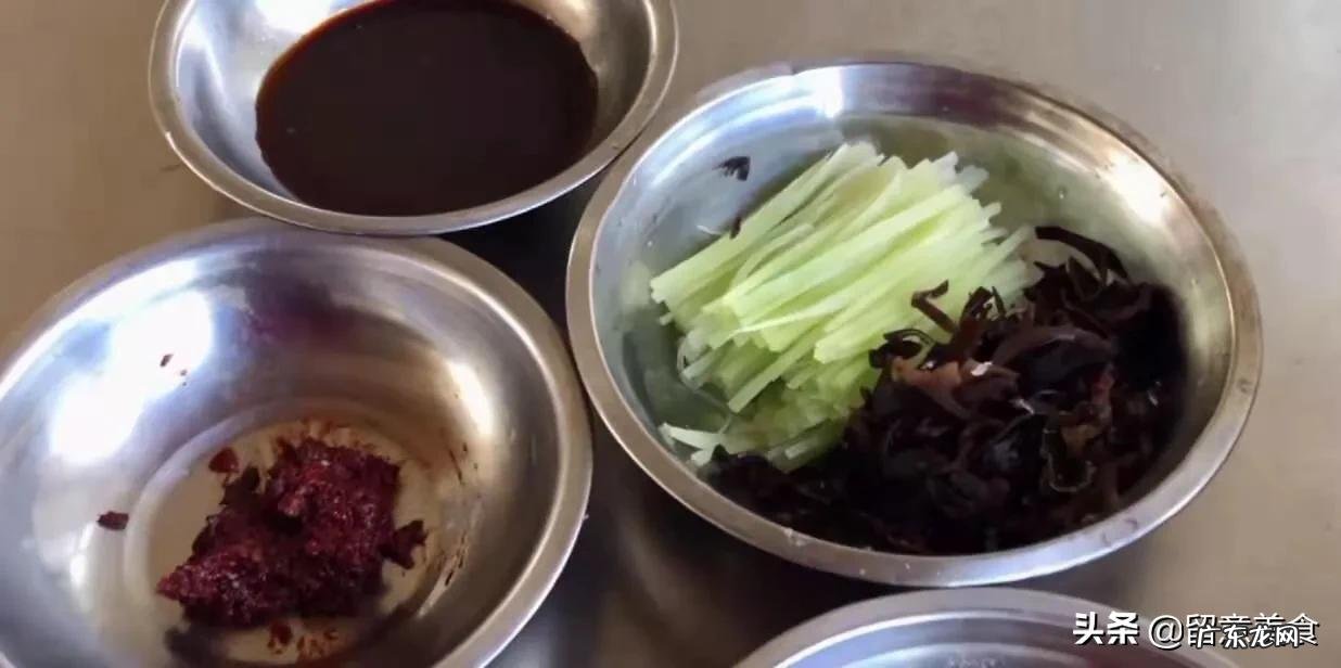 厨师长教你鱼香肉丝的家常做法步骤详细酸甜微辣下酒又下饭 鱼香肉丝的做法步骤