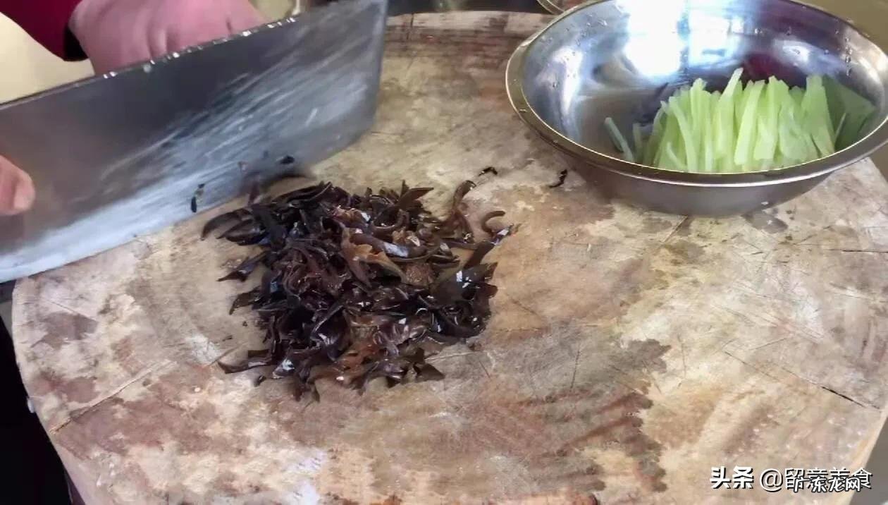 厨师长教你鱼香肉丝的家常做法步骤详细酸甜微辣下酒又下饭 鱼香肉丝的做法步骤