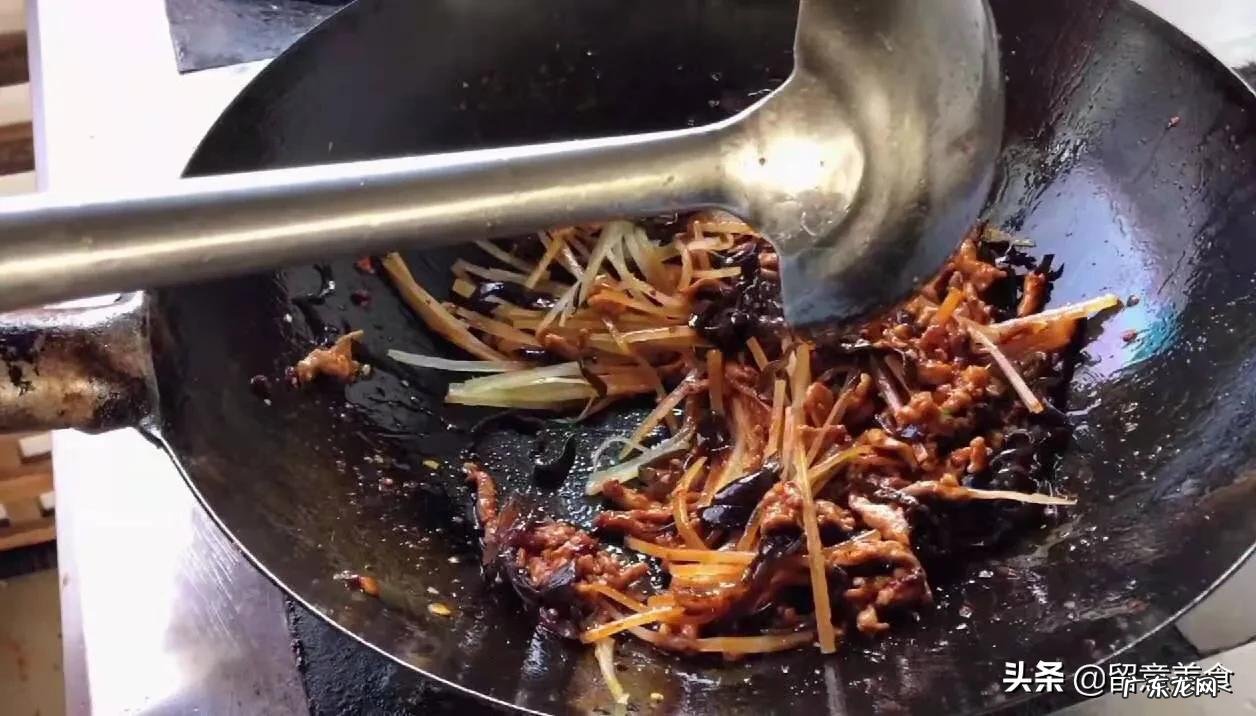 厨师长教你鱼香肉丝的家常做法步骤详细酸甜微辣下酒又下饭 鱼香肉丝的做法步骤