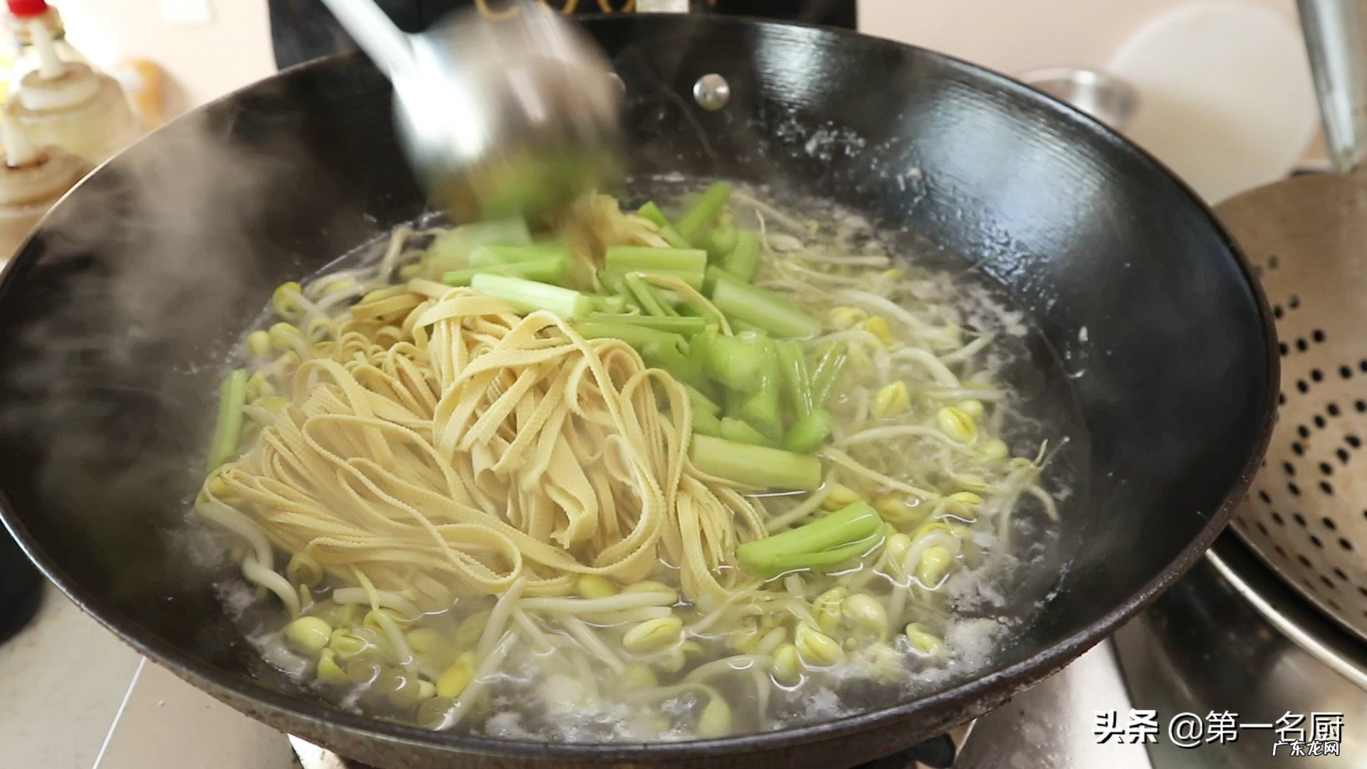 水煮肉片怎样做才好吃大厨详细讲解小技巧不等看完就饿了 水煮肉片的家常做法步骤