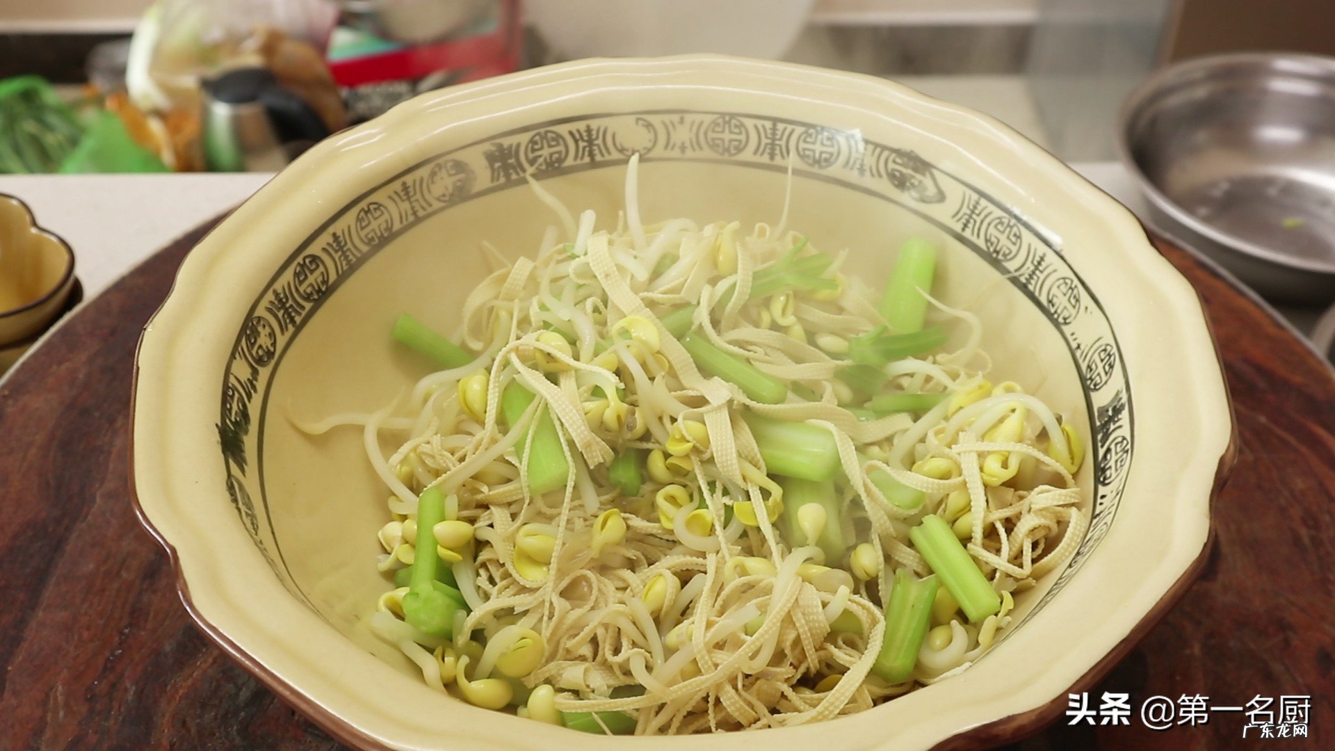 水煮肉片怎样做才好吃大厨详细讲解小技巧不等看完就饿了 水煮肉片的家常做法步骤