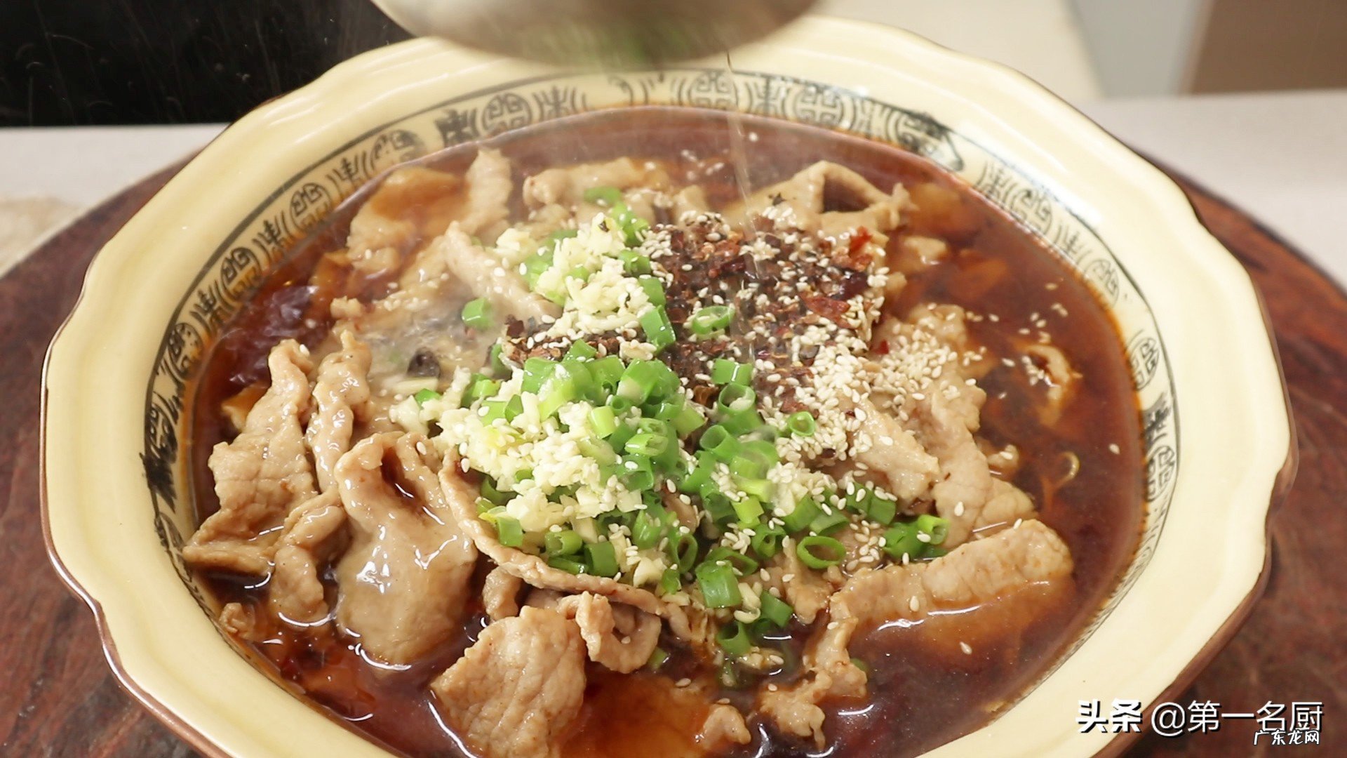 水煮肉片怎样做才好吃大厨详细讲解小技巧不等看完就饿了 水煮肉片的家常做法步骤