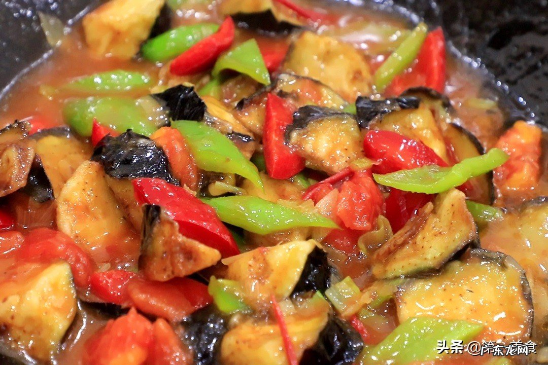 红烧茄子家常做法外酥里嫩不油腻做法简单详细看了食欲大增 红烧茄子的家常做法步骤
