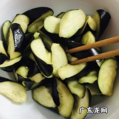 一分钟教会你红烧茄子这样做隔壁小孩都馋哭了 红烧茄子最简单的做法步骤