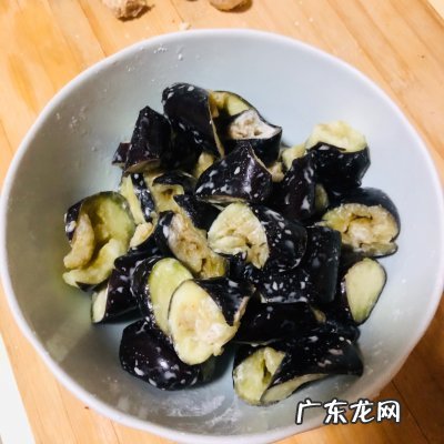 一分钟教会你红烧茄子这样做隔壁小孩都馋哭了 红烧茄子最简单的做法步骤