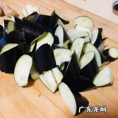 一分钟教会你红烧茄子这样做隔壁小孩都馋哭了 红烧茄子最简单的做法步骤