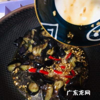 一分钟教会你红烧茄子这样做隔壁小孩都馋哭了 红烧茄子最简单的做法步骤