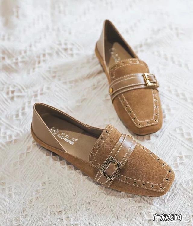 白色裤子搭配什么鞋子好呢?