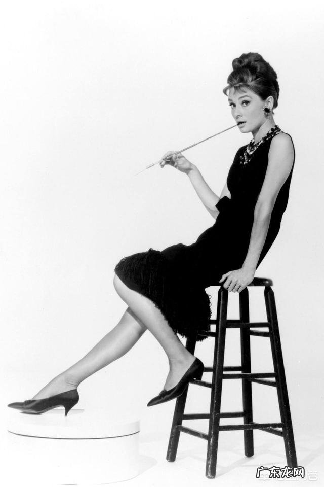 白色裤子搭配什么鞋子好呢?