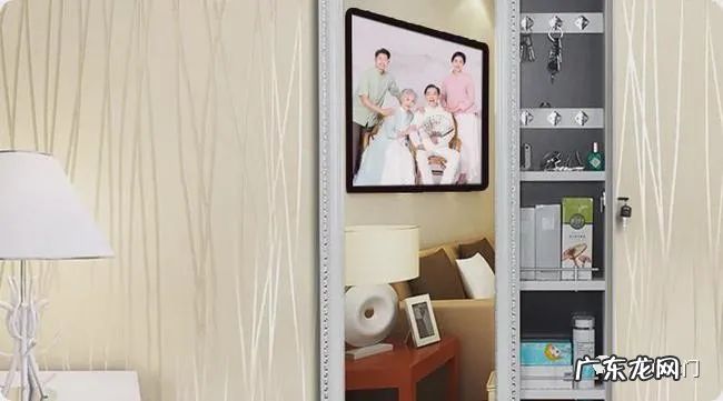装修 风水上家里客厅能挂全家福吗