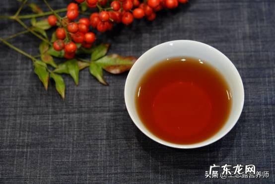 喝茶有益健康!长期喝茶的人,后来身体怎样了?上火喝蒲公英茶好还是菊花茶好?