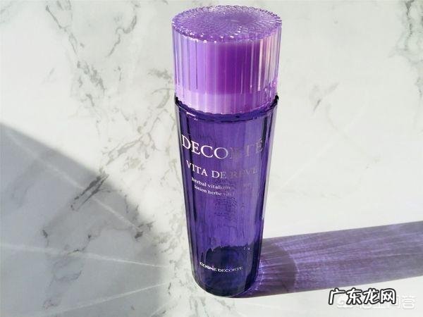 化妆水和爽肤水有哪些区别?有什么作用呢?