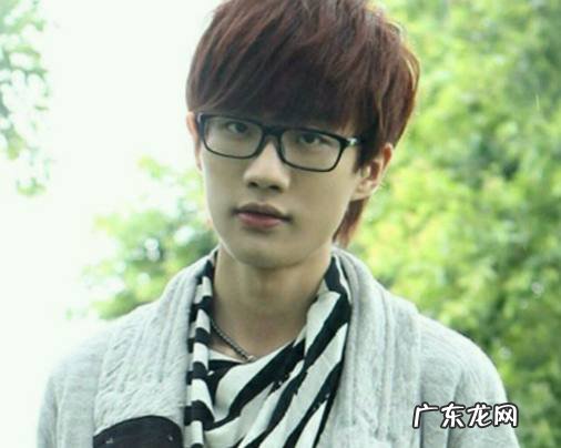 许嵩这首冷门歌曲,忧伤的歌声果然名副其实! 伤声歌词翻译