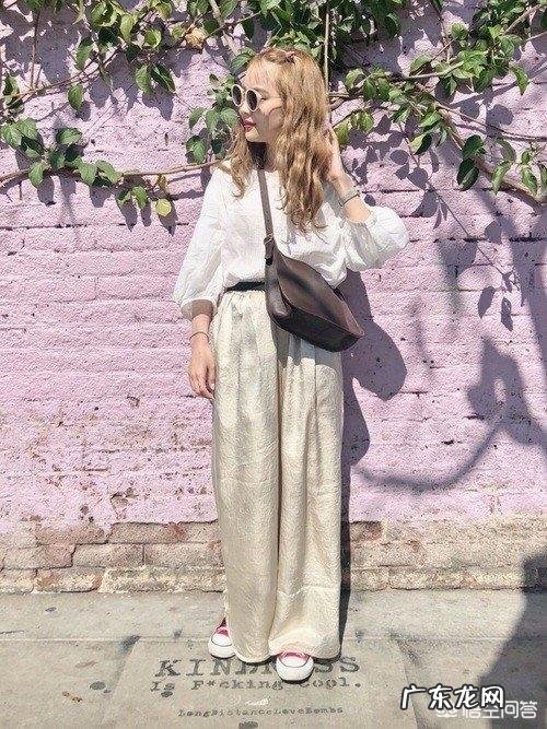 一双帆布鞋如何搭配出时尚的感觉?