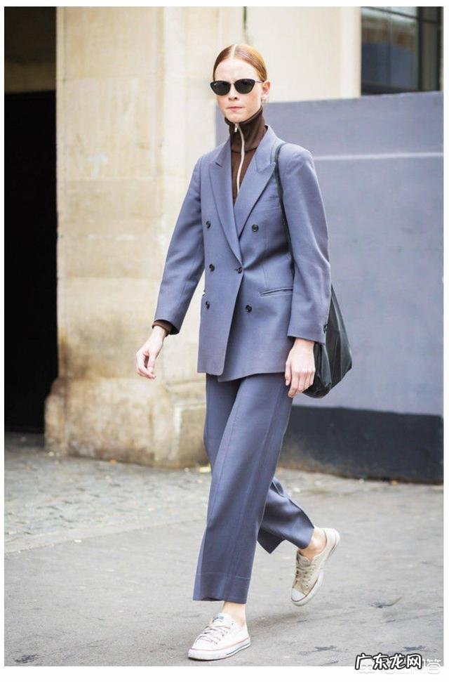 一双帆布鞋如何搭配出时尚的感觉?