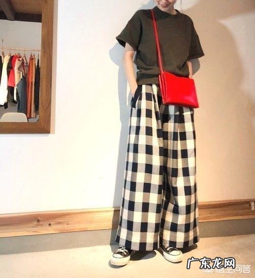 一双帆布鞋如何搭配出时尚的感觉?