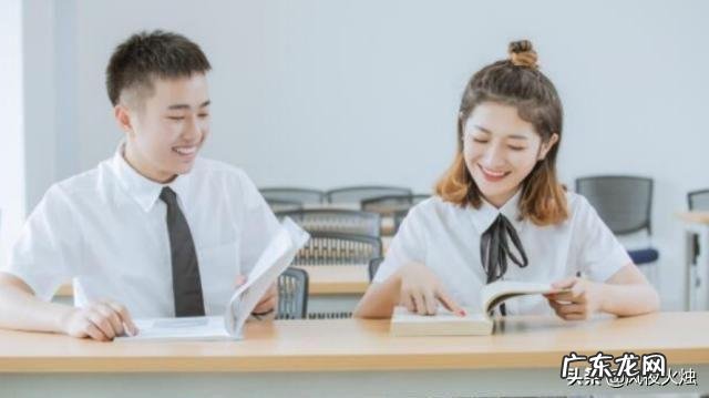 同事关系,男给女发黄色表情,女也不抗拒,男女分别是什么心态?